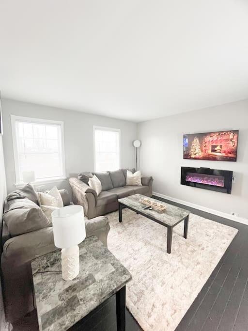 كليفلاند The Gateway: Entire Apartment 7 Mins From Airport المظهر الخارجي الصورة